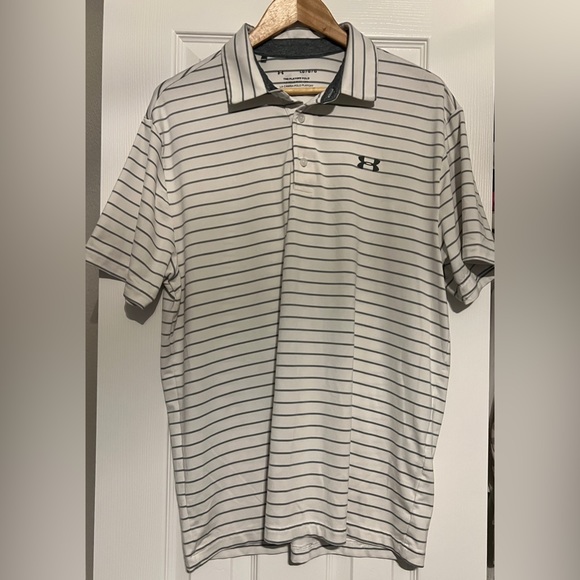 UNDER ARMOUR LIKE NEW! MEN’S PLAYOFF POLO IN GRAY & WHITE STRIPED SIZE MEDIUM - Picture 2 of 5